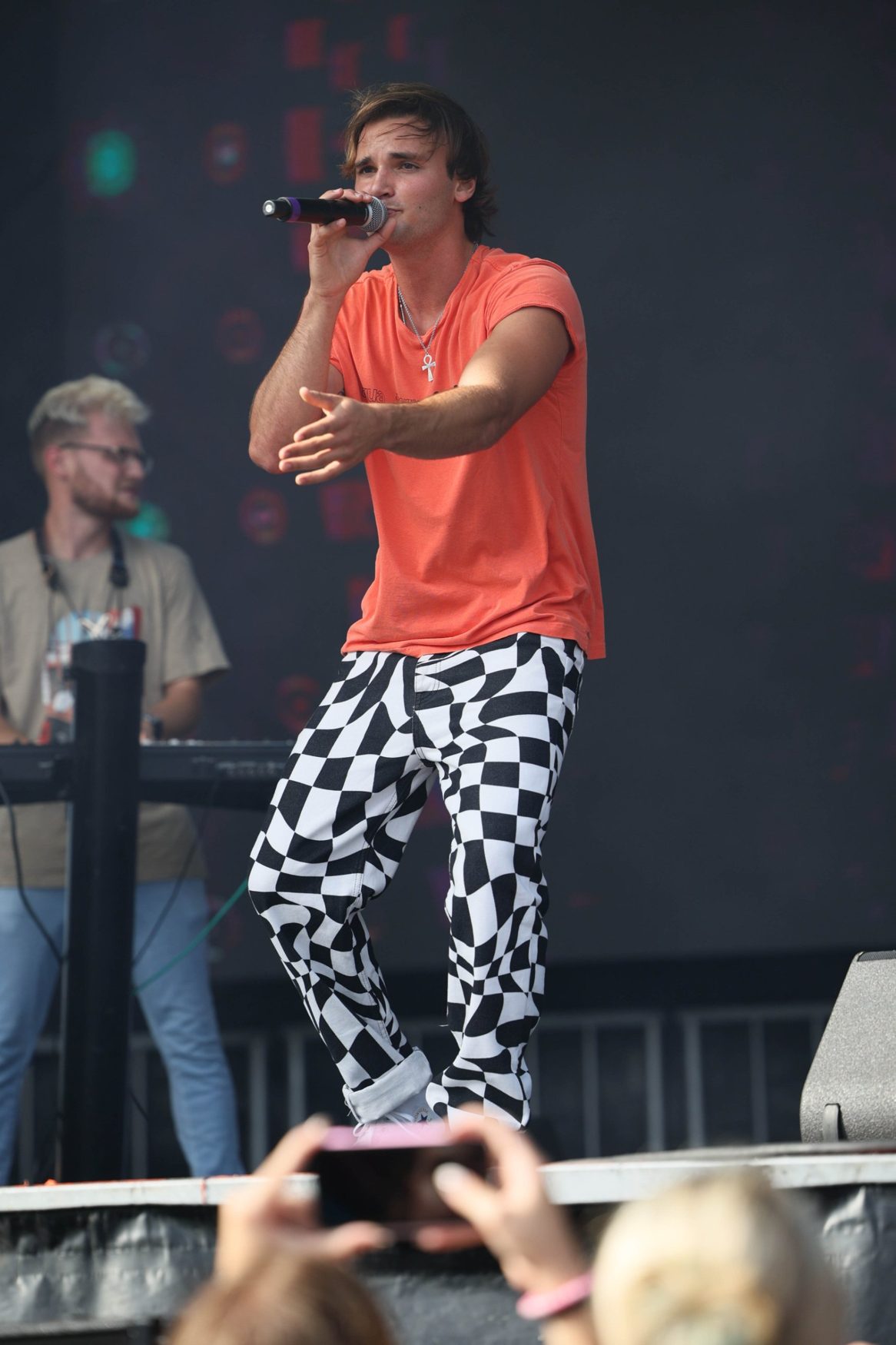 Marco singing to the SunFest crowd